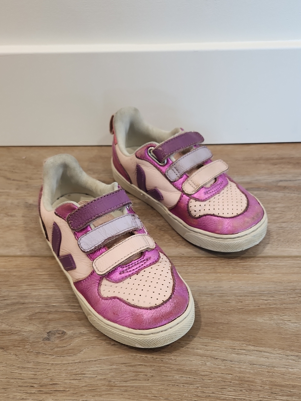 VEJA Girls Metallic Pink & Purple Velcro Sneakers Size US 12.5/ EU 30